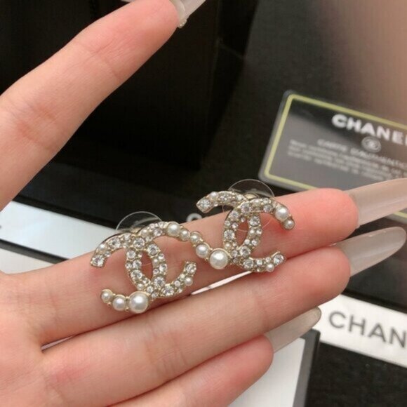 Chanel CC Sparkle Studs with Pearl Inlay - Picture 4 of 5